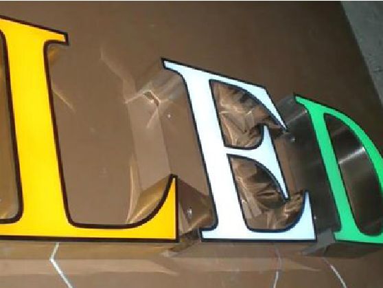 峨眉山介绍LED招牌的基础知识。